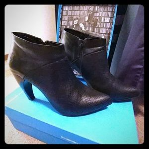 John fluevog Pizzazz ankle high faux snakeskin